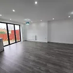 Luxury 4-Bed Home Near City
