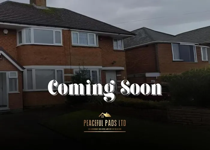 Luxury 4-Bed Home Near City