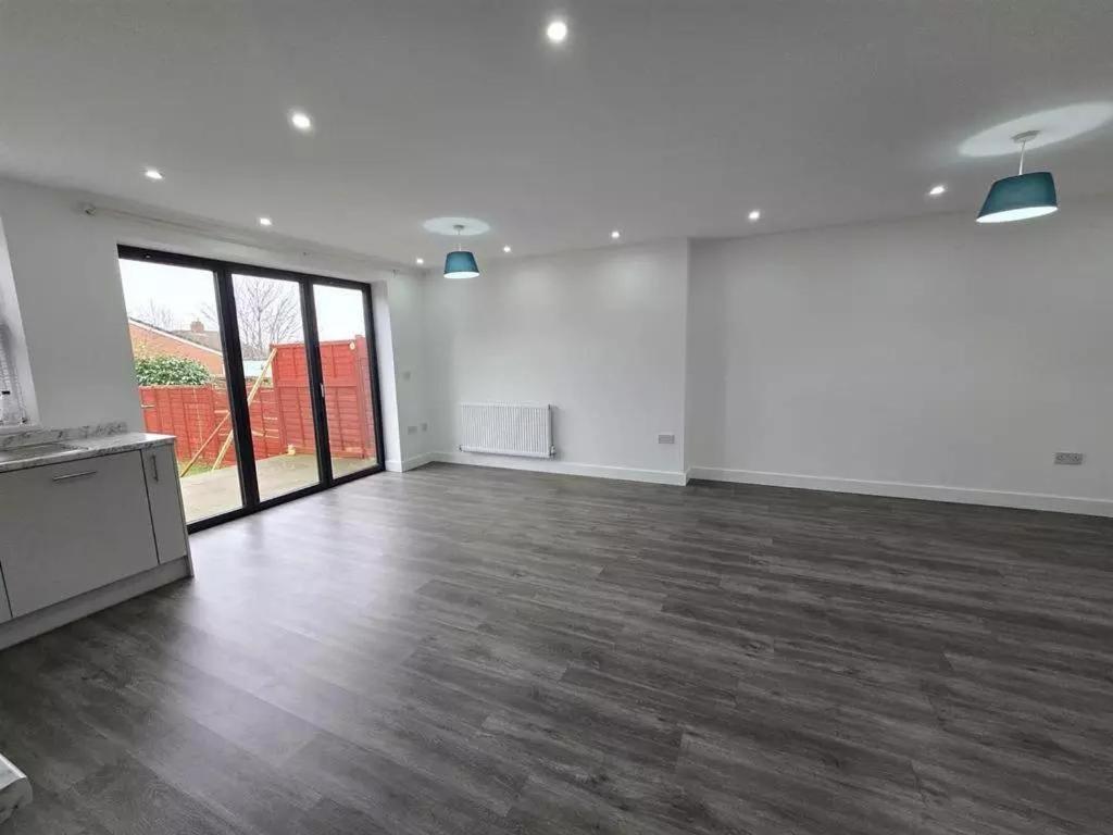 Apartment Luxury 4-bed Near Birmingham