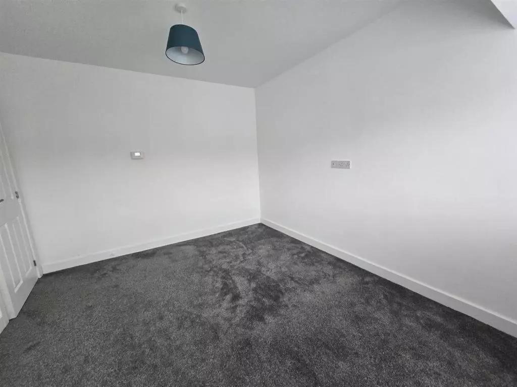 Luxury 4-bed Near