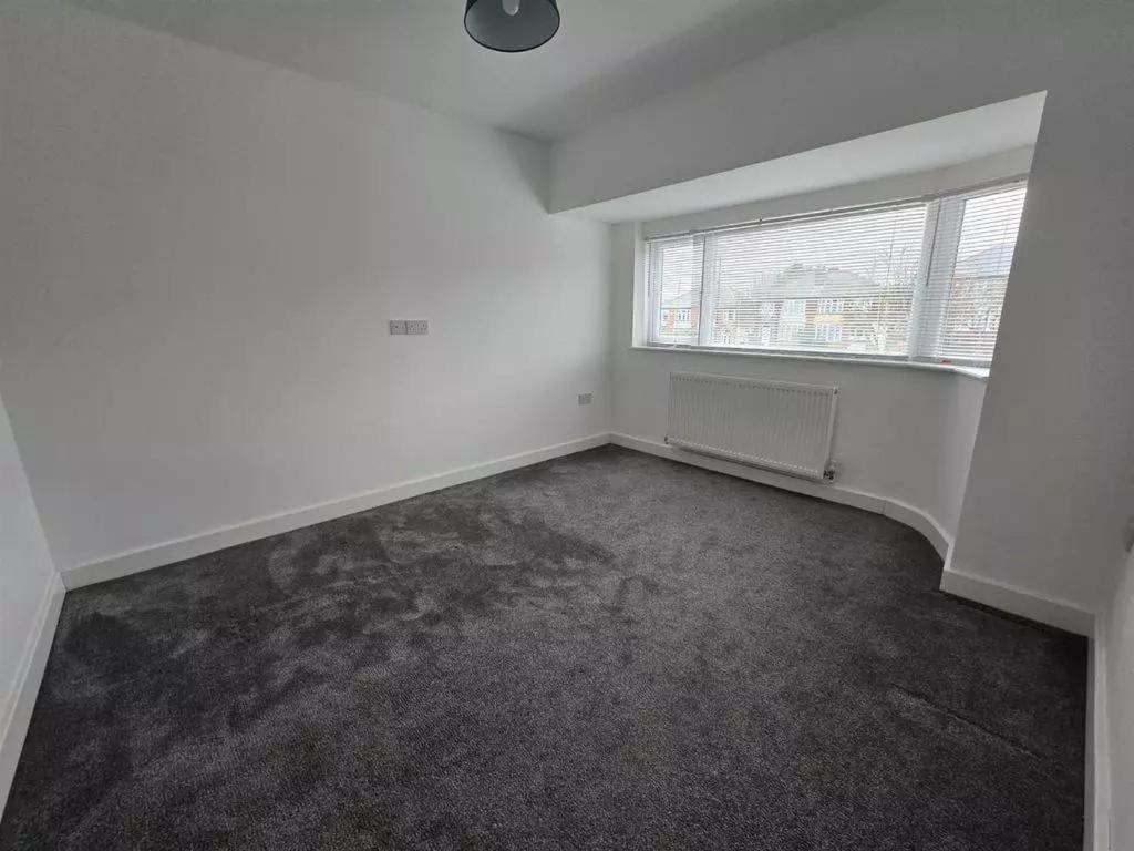 Luxury 4-bed Near Apartment