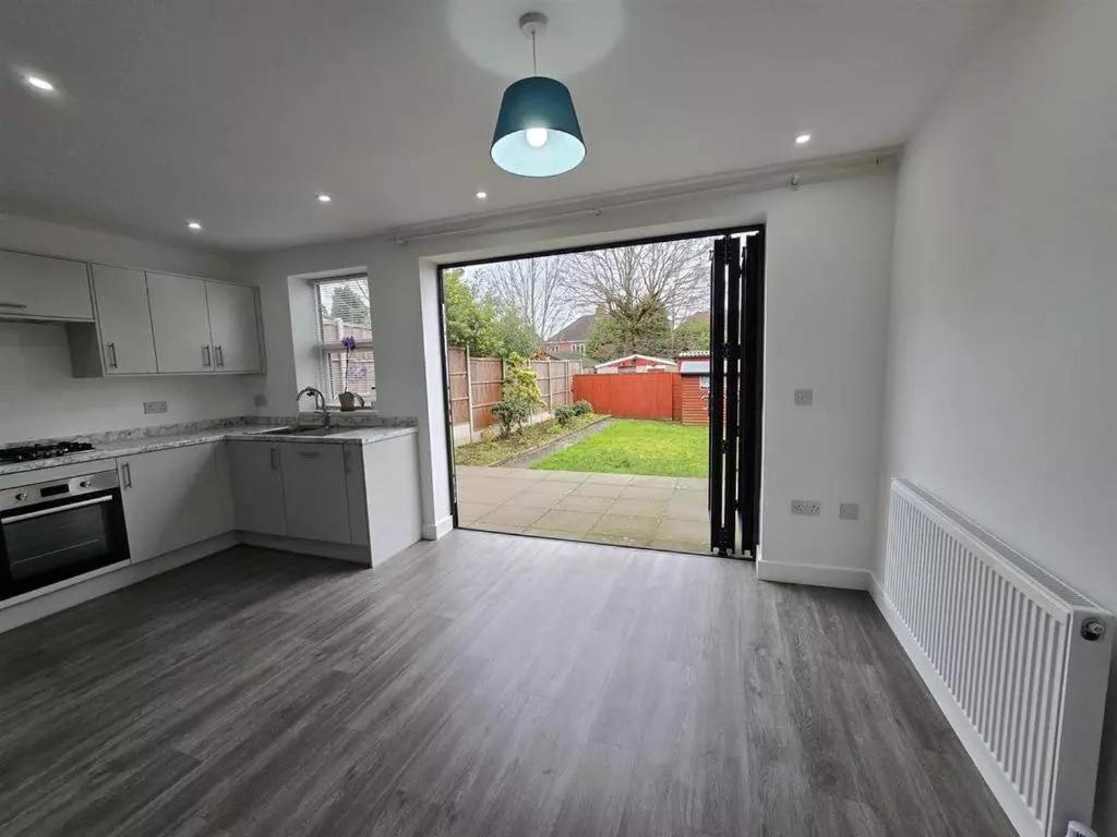 Apartment Luxury 4-bed Near